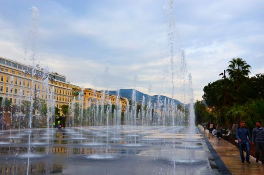 Nizza: giochi d’acqua e mare angelico