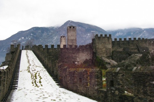 Bellinzona:  i castelli che escono dalla roccia