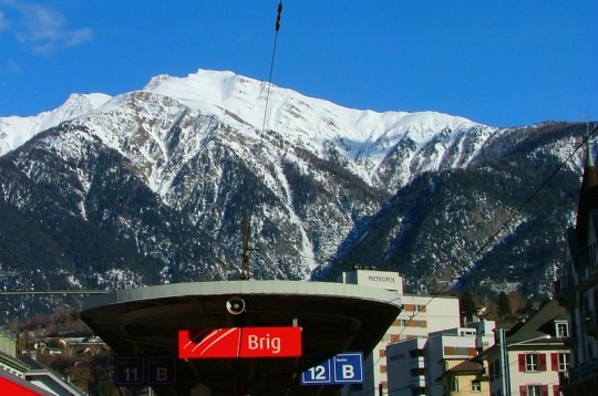 In autopostale sulle Alpi del Vallese
