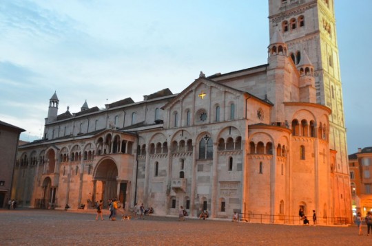 Modena: Piazza Grande al tramonto