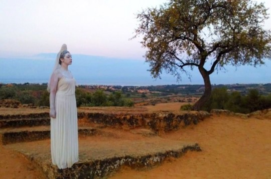 Passeggiata archeologica fra i mandorli in fiore della Valle dei Templi