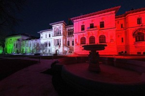 Bucarest, Palazzo Cotroceni illuminato con il Tricolore italiano