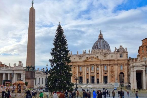 Vaticano, il presepe dal Perù