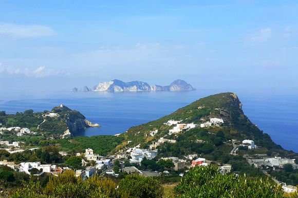 Ponza: equilibrio tra natura e cultura